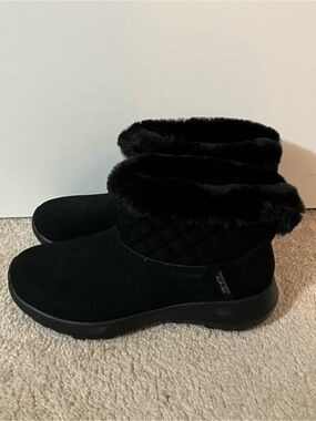 Skechers hands-free slip ins on the go joy snow day size 5 Black Faux-Fur  Boots